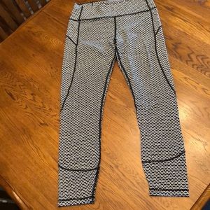 B&W Lululemon “In movement”workout tights